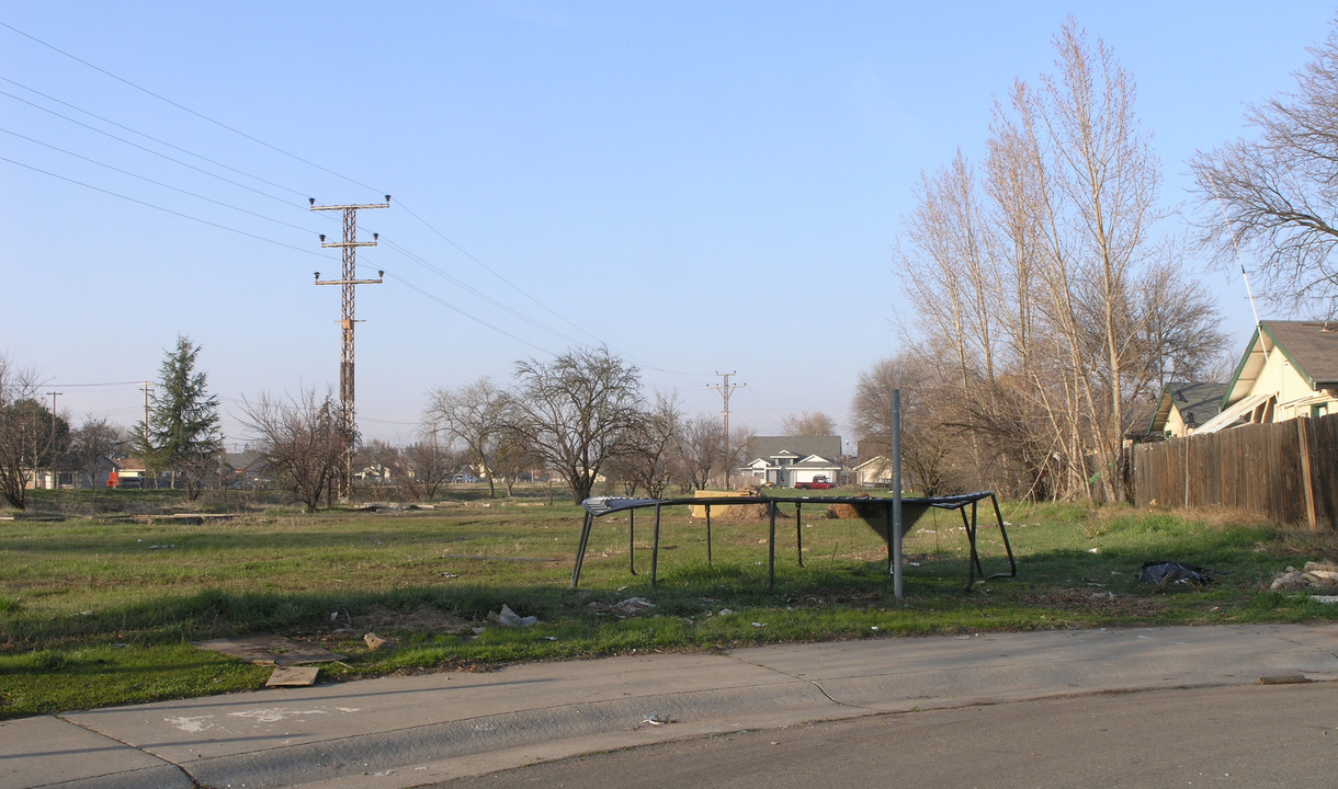 810-822 Carmelita Ave in Sacramento, CA - Foto de edificio