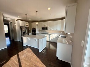8125 Villaggio Dr in Glen Burnie, MD - Building Photo - Building Photo