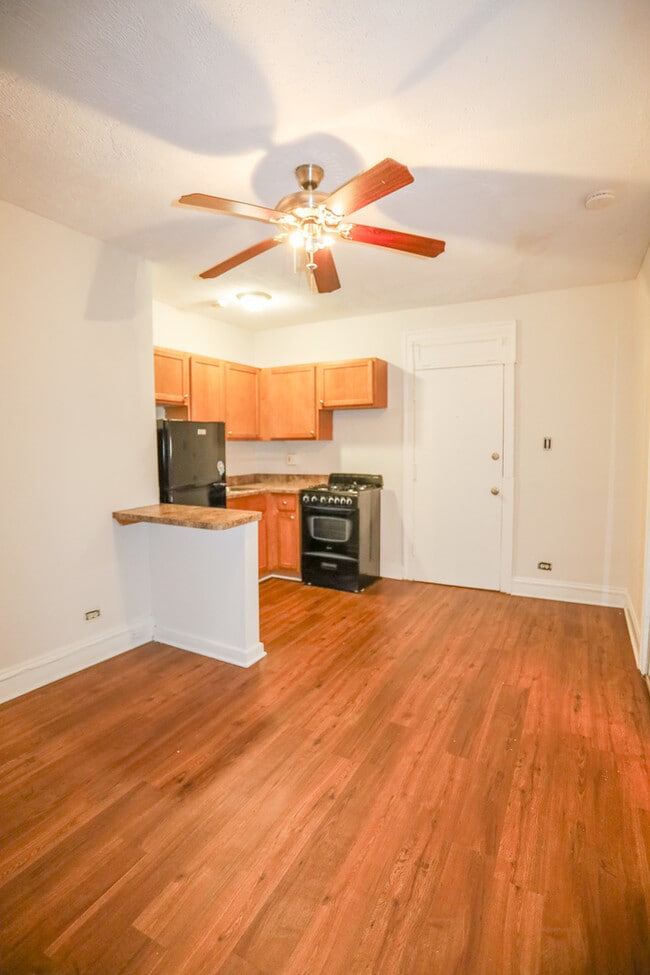 5210 S Woodlawn Ave in Chicago, IL - Building Photo - Building Photo