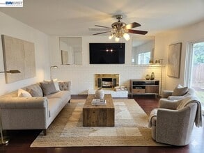 34 Kingswood Dr in Pittsburg, CA - Building Photo - Building Photo