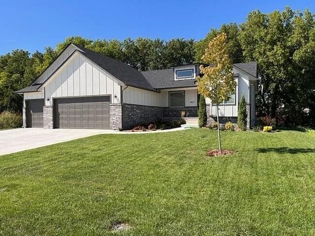 property at 4967 N Peregrine Ct