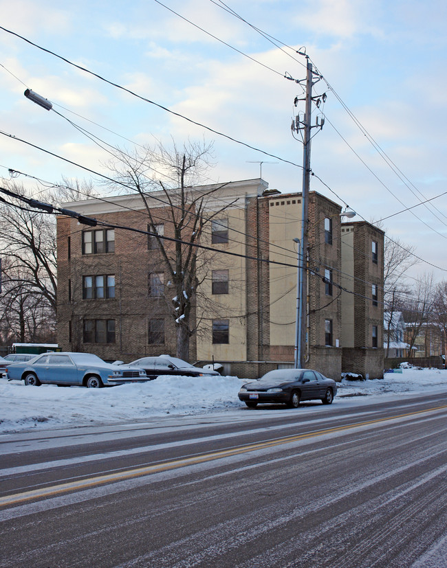 17 Rhodes Ave in Akron, OH - Building Photo - Building Photo