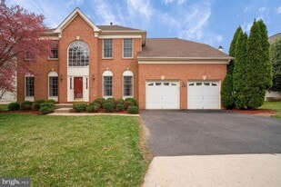 43513 Lucketts Bridge Cir in Ashburn, VA - Building Photo