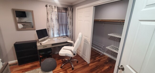 3300 Dover Ct in Windsor, CT - Building Photo - Building Photo