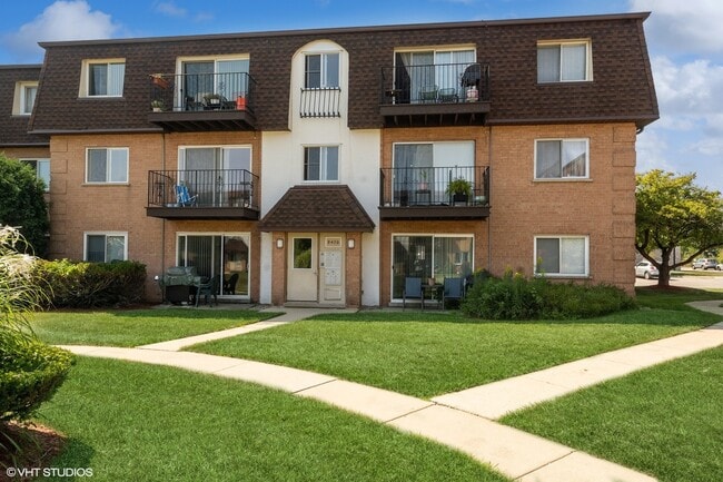 property at 9470 Bay Colony Dr