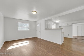 557 W 62nd St in Jacksonville, FL - Building Photo - Building Photo