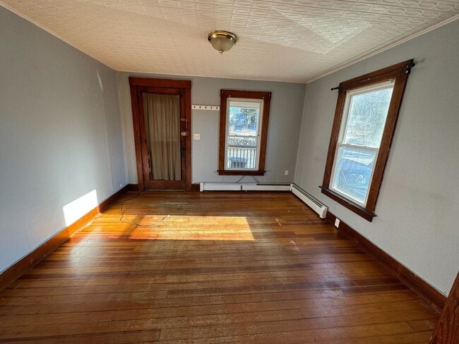 64 Summer St in Newport, NH - Building Photo - Building Photo