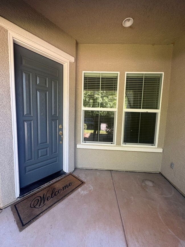709 Woodacre Dr in Redding, CA - Building Photo - Building Photo