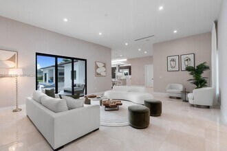 80 NW 129th Ave in Miami, FL - Building Photo - Building Photo