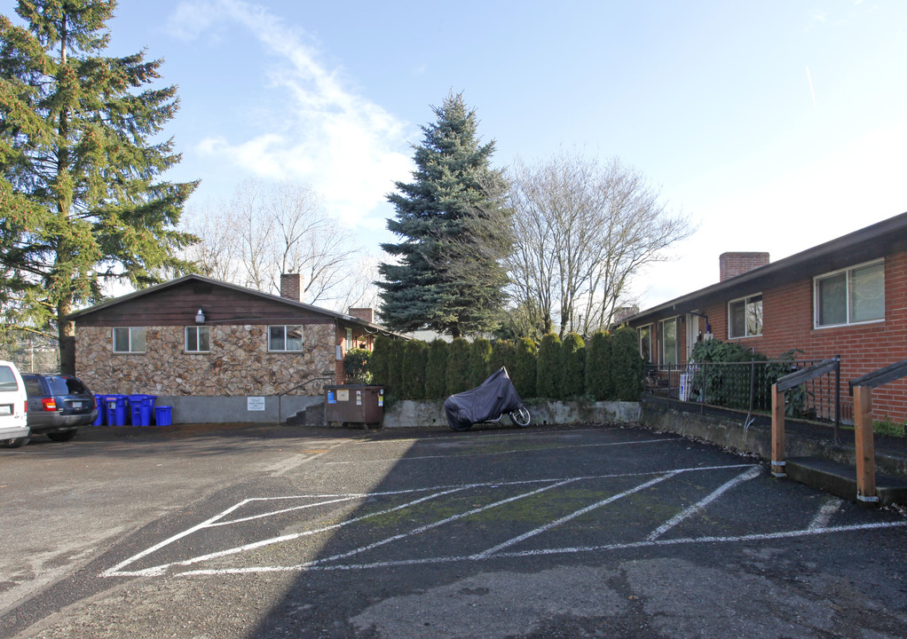 Valley View Apartments in Portland, OR - Building Photo