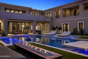 10110 E Siesta Ln in Scottsdale, AZ - Building Photo