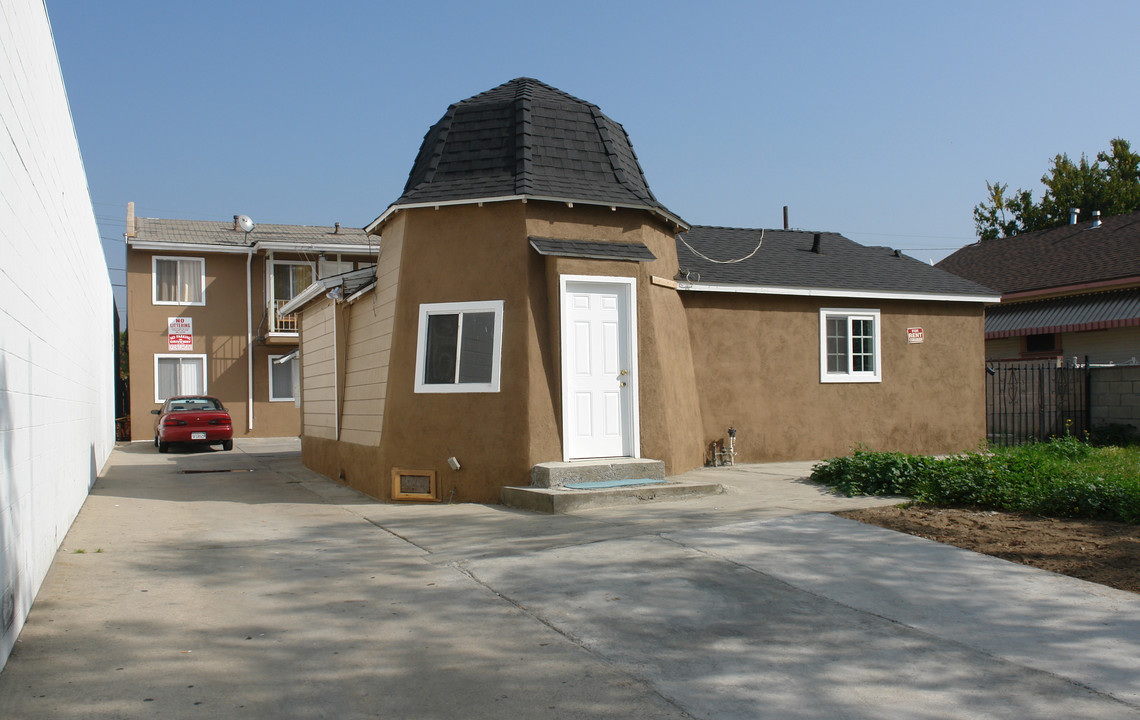 435 W Acacia Ave in Glendale, CA - Building Photo