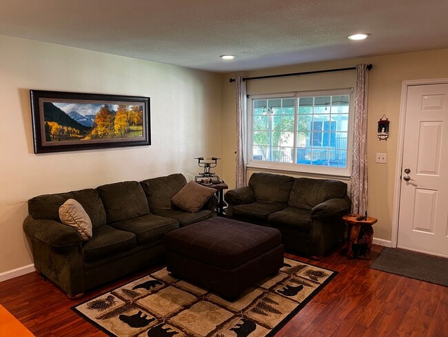 10156 Quivas St in Thornton, CO - Foto de edificio - Building Photo