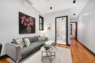 7 St Pauls Ave in Jersey City, NJ - Building Photo