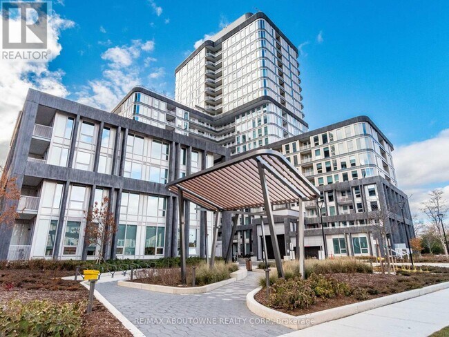 3240 William Colston Ave in Oakville, ON - Building Photo - Building Photo