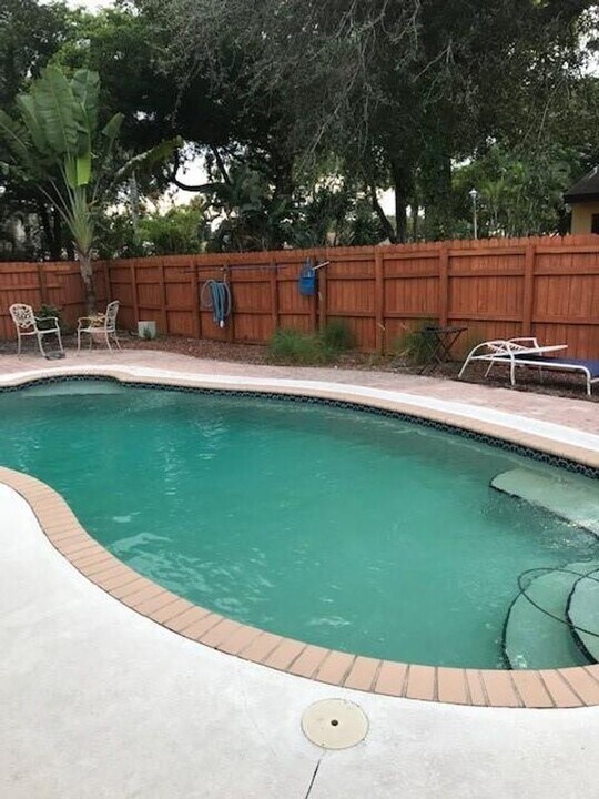 6981 NW 29th Ln in Fort Lauderdale, FL - Foto de edificio