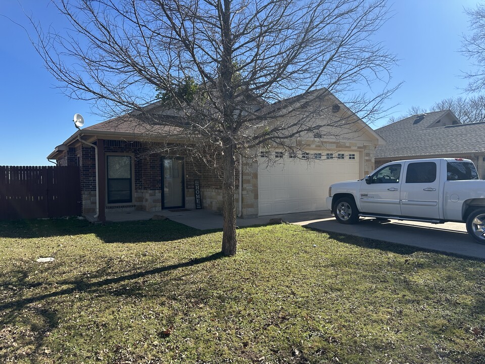 407 Magnolia St in Hico, TX - Building Photo