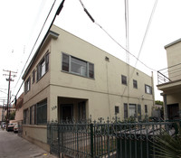 335 Virginia Ct in Long Beach, CA - Foto de edificio - Building Photo