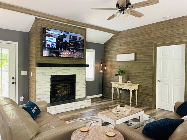 property at 233 Lakeview Cir