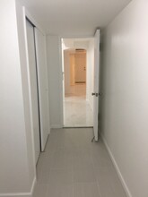 6639 Burns St, Unit Walk-in Studio in Rego Park, NY - Foto de edificio - Building Photo