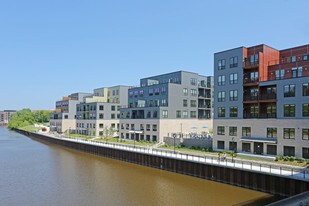 River House in Milwaukee, WI - Building Photo