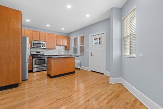 4139 W Leland Ave, Unit 2W in Chicago, IL - Building Photo - Building Photo