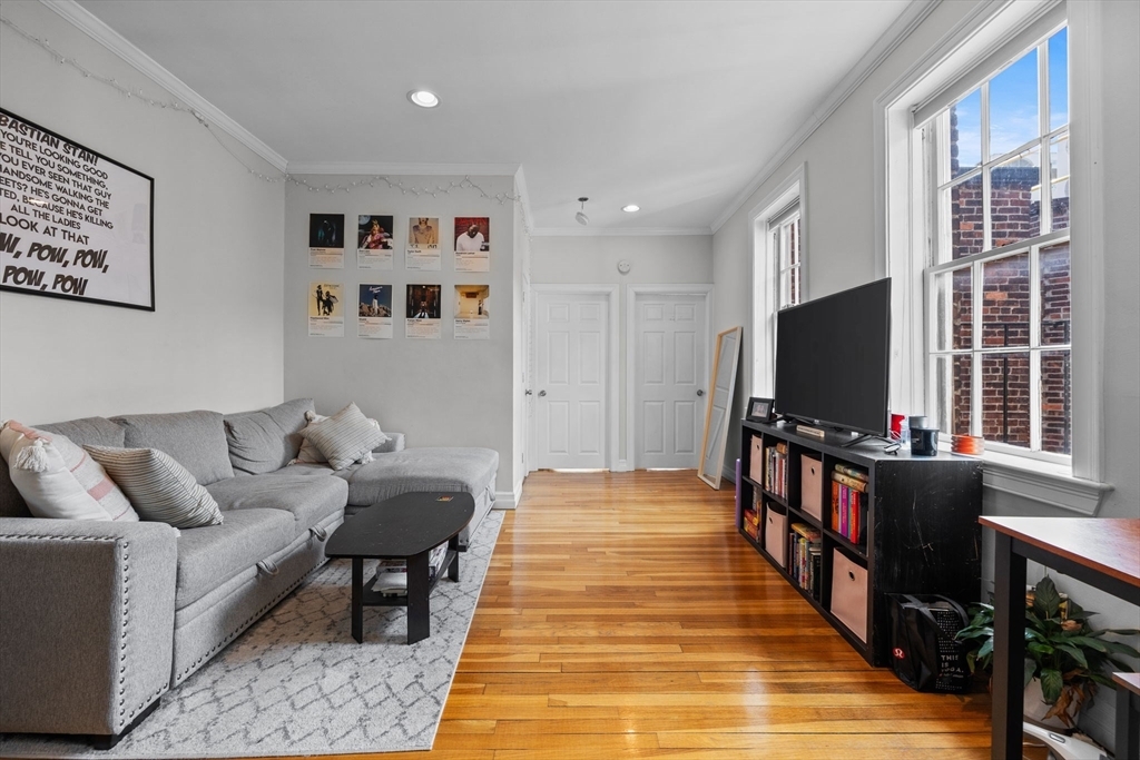 60 Myrtle St in Boston, MA - Building Photo