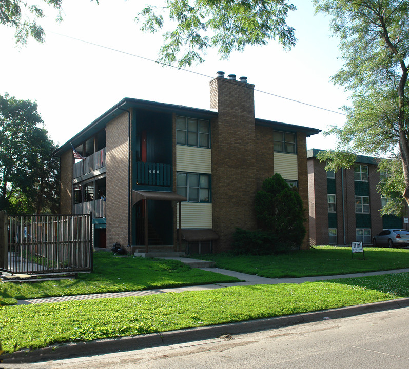 660 S 20th St in Lincoln, NE - Building Photo