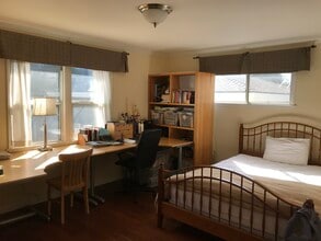 2716 El Caminito in Montrose, CA - Building Photo - Building Photo