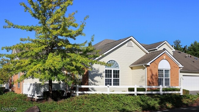 42 Chandler Ct in Hillsborough Township, NJ - Building Photo - Building Photo
