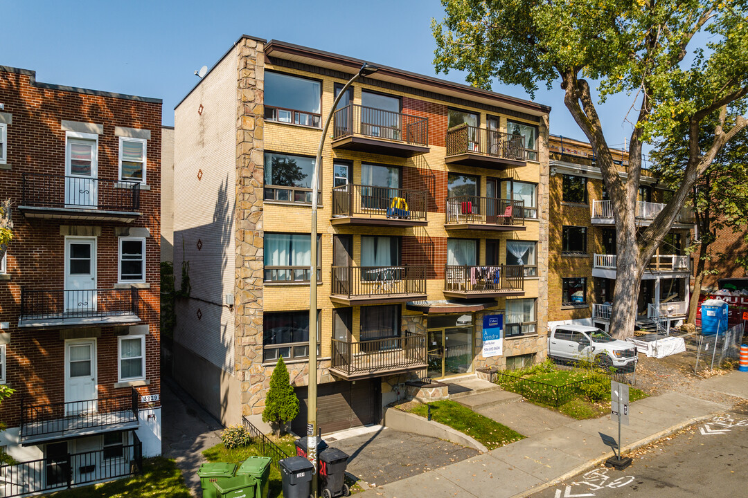 3221 Édouard-Montpetit in Montréal, QC - Building Photo