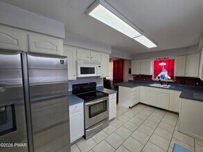 106 Cottage St in Carbondale, PA - Foto de edificio - Building Photo