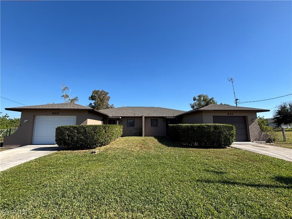 323 NW 16th Pl in Cape Coral, FL - Building Photo