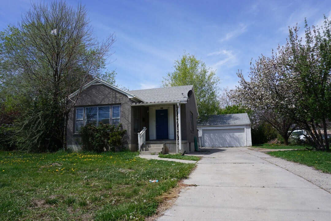 7996 S Main St in Midvale, UT - Building Photo