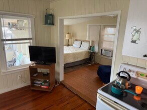 4410 NE Indian River Dr in Jensen Beach, FL - Foto de edificio - Building Photo