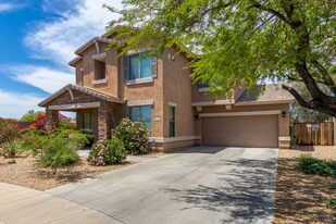 18096 W Paradise Ln in Surprise, AZ - Building Photo
