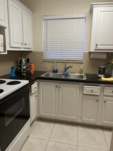 110 Lake Anne Dr in West Palm Beach, FL - Building Photo - Building Photo