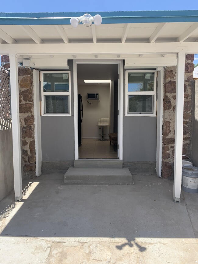 4505 Pershing Dr, Unit #3 STUDIO APT. FOR ONE