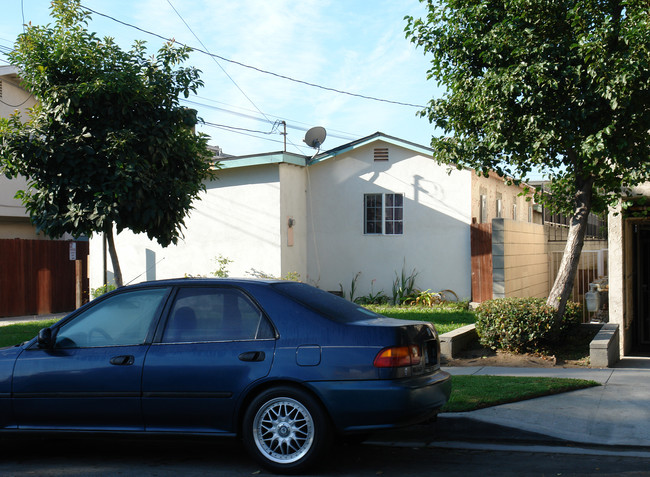 834 N Acacia St in Inglewood, CA - Foto de edificio - Building Photo