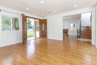 918 E Valencia Ave in Burbank, CA - Building Photo - Building Photo