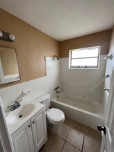 2015 NW 28th St in Oakland Park, FL - Building Photo - Building Photo