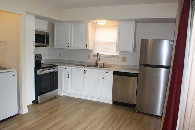 1716 S Walnut Ln in Evansville, IN - Building Photo - Building Photo
