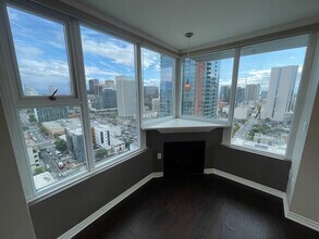 300 W Beech St in San Diego, CA - Building Photo - Building Photo