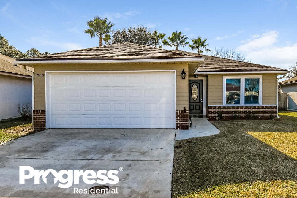 7518 International Village Dr in Jacksonville, FL - Building Photo