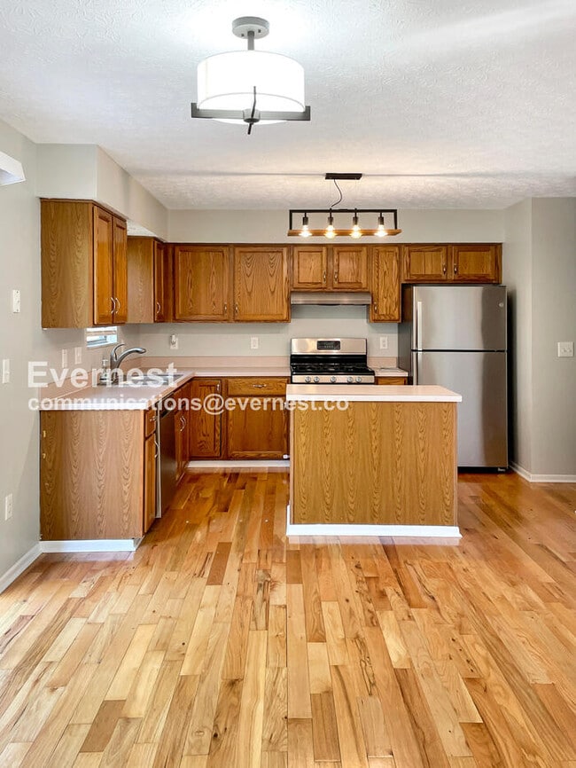 2423 Rock Creek Ct in Grove City, OH - Building Photo - Building Photo
