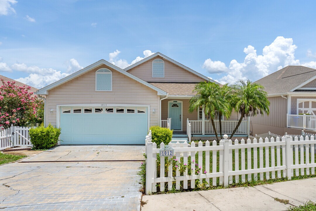 1012 Lake Elsie Dr in Tavares, FL - Building Photo
