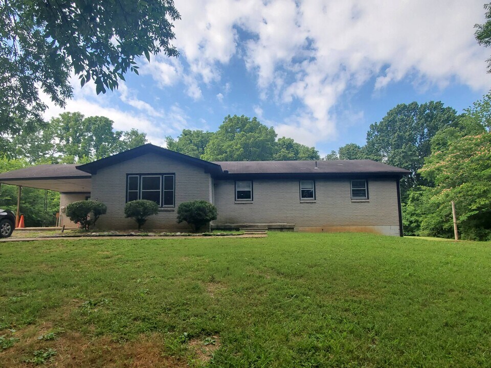 255 Sunset Ln in Columbia, TN - Foto de edificio