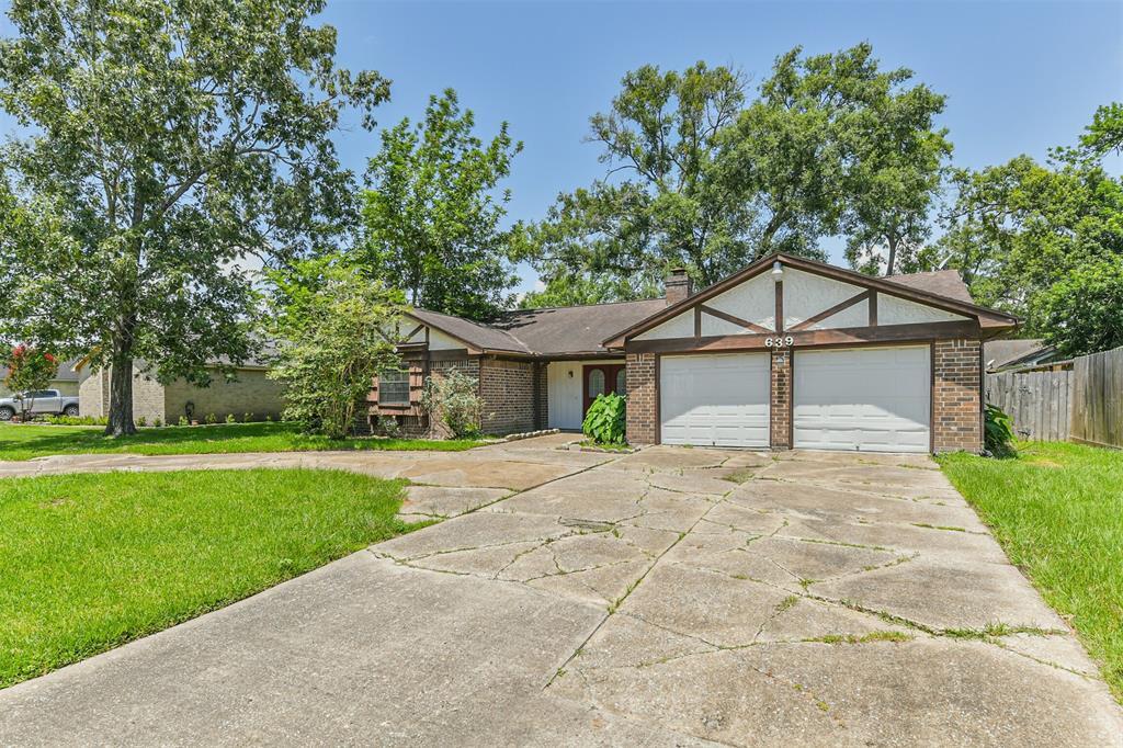 639 N Starboard St in Crosby, TX - Foto de edificio