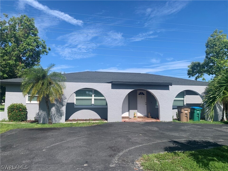 4404 Santa Barbara Blvd in Cape Coral, FL - Building Photo