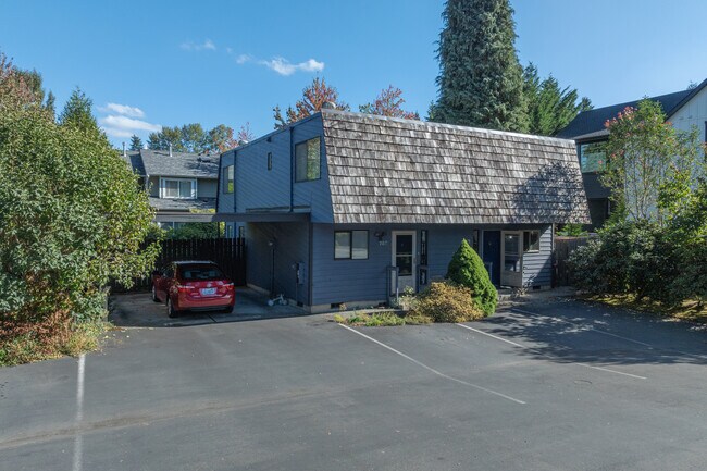 701 141St LN SE in Bellevue, WA - Building Photo - Building Photo